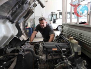 Aydın’daki Usta, Ticari Araçlara Klima Takarak Yaz Sıcağından Kurtarıyor