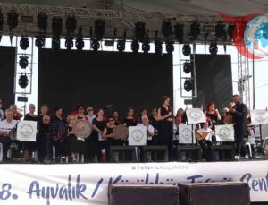 Ayvalık’ta Türk Halk Müziği Rüzgarı Esti