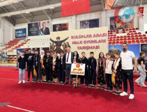 Bitlis’in Minik Halk Oyunları Ekibi Batman’da Şampiyon Oldu