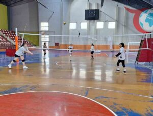 Bulanık’ta Voleybol Aşkı: Gençler Sporla Buluşuyor