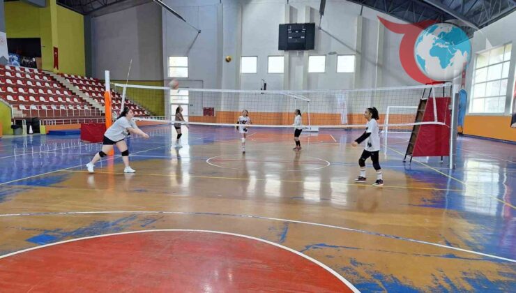 Bulanık’ta Voleybol Aşkı: Gençler Sporla Buluşuyor