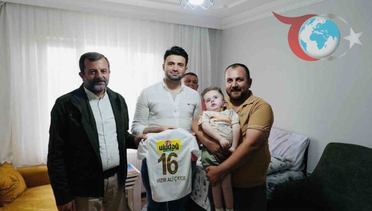 Bursaspor Başkanı Enes Çelik, Minik Taraftar Hızır Ali’yi Ziyaret Etti