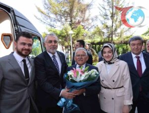 Çalışma ve Sosyal Güvenlik Bakanı Kayseri Büyükşehir Belediye Başkanını Ziyaret Etti