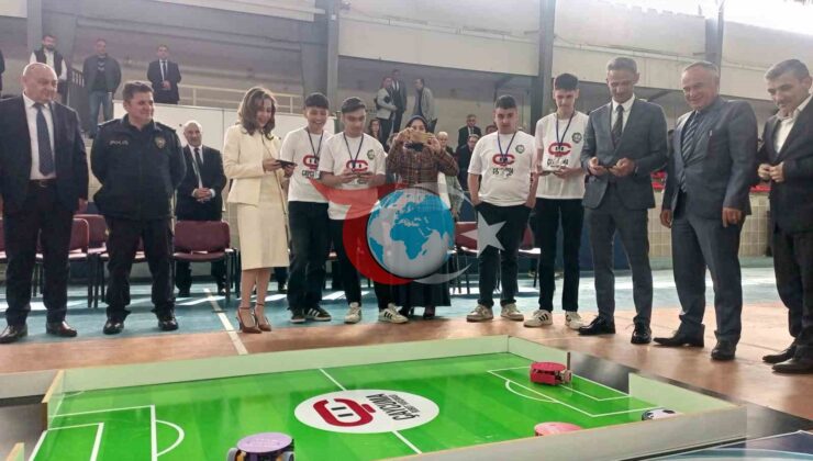Çaycuma Kaymakamlığı tarafından düzenlenen ilk robot yarışması büyük ilgi gördü