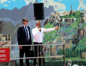 CHP Van’da “Millet İradesine Sahip Çıkıyor” Mitingi Düzenledi