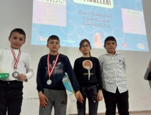 Çıldırlı Öğrenciler Zeka ve Akıl Oyunları Finalinde Damga Vurdu