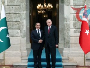 Cumhurbaşkanı Erdoğan ve Pakistan Başbakanı Şerif Dolmabahçe’de bir araya geldi