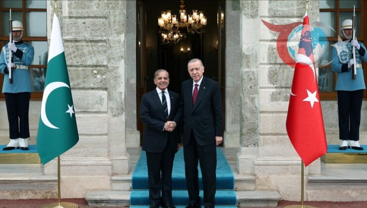 Cumhurbaşkanı Erdoğan ve Pakistan Başbakanı Şerif Dolmabahçe’de bir araya geldi