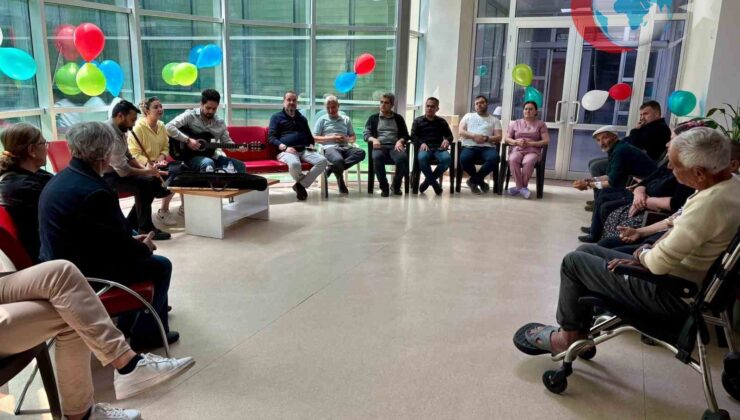 Demirci Devlet Hastanesinde Müzikli Moral Etkinliği