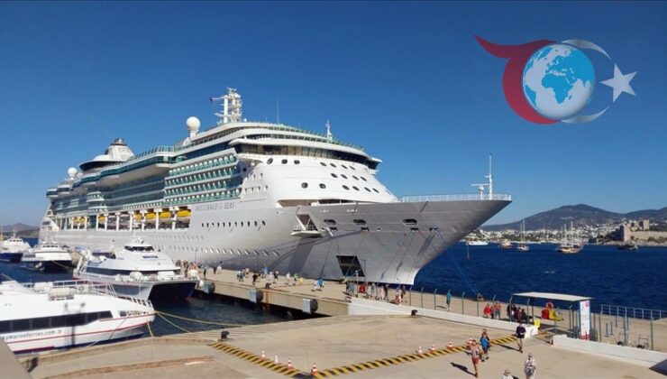 Dev Yolcu Gemisi Bodrum’a Hayranlık Bıraktı