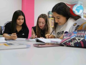 Diyarbakır’da Kız Öğrenciler İçin Eğitim Projesi Devam Ediyor