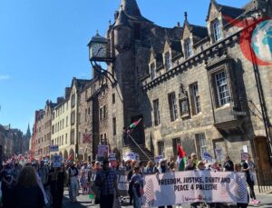 Edinburgh’da Filistin Destekçileri Yürüyüş Düzenledi