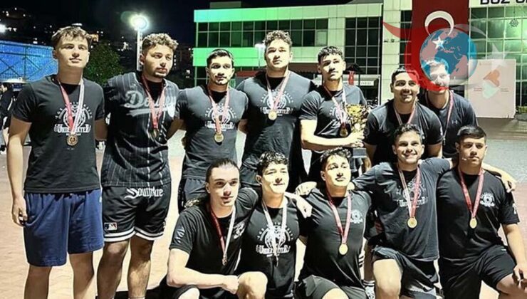 Ege Üniversitesi Sualtı Ragbisi Takımlarından Çifte Şampiyonluk