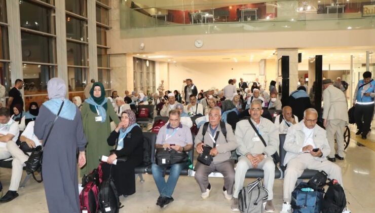 Elazığ Havalimanında Hacı Adayları Uğurlandı