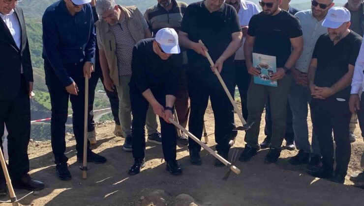 Elazığ Valisi Palu Kalesi Kazı Çalışmalarına Başkanlık Etti