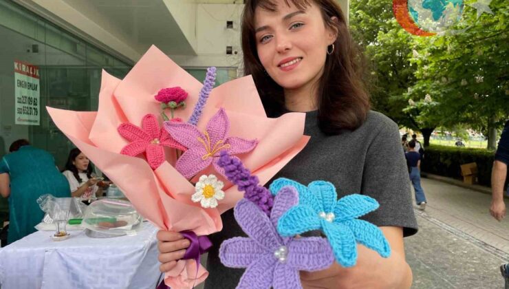 Eskişehir’de Örgü Çiçekler Solmaz