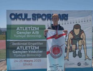 Eskişehirli Öğrenci Cirit Atmada Türkiye Birincisi Oldu