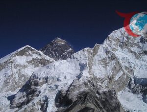 Everest Dağı’nda Dağcılar Zirveye Ulaştı