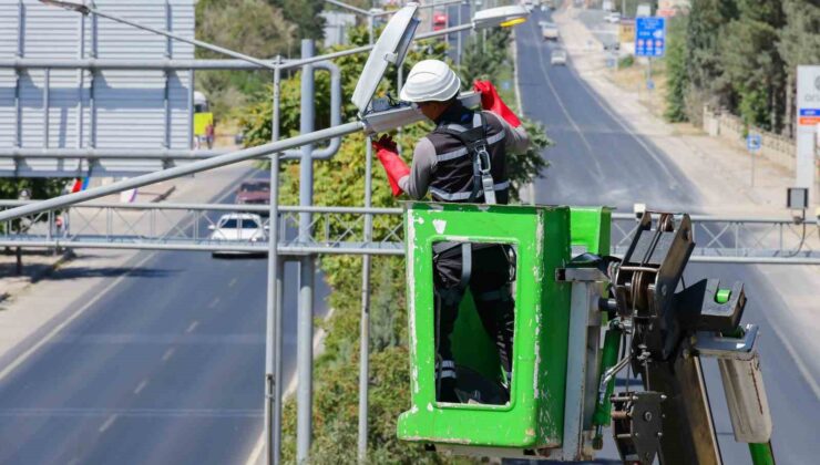 Fırat EDAŞ, Abonelerine Daha İyi Hizmet Sunmak İçin Altyapı Çalışmalarını Sürdürüyor
