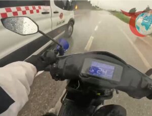 Fırtınada Minibüsçüden Örnek Davranış