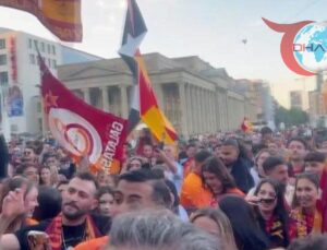 Galatasaray Taraftarları Stuttgart Sokaklarını Renklendirdi