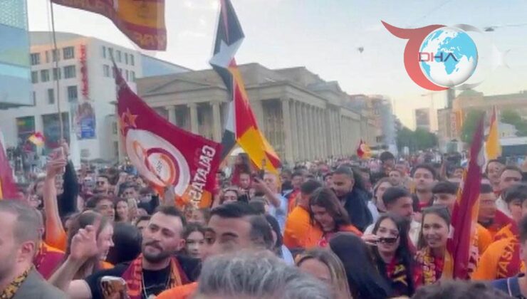 Galatasaray Taraftarları Stuttgart Sokaklarını Renklendirdi