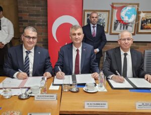 Gölcük Belediyesi, Kocaeli Üniversitesi ve Gölcük Kent Konseyi İş Birliğiyle “Yeni Yüzyılda Gölcük Vizyonu” Protokolü İmzalandı