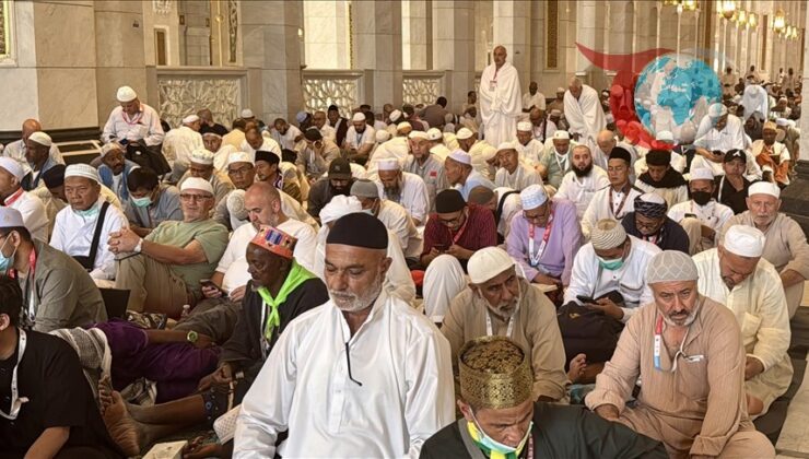 Hacı Adayları Kutsal Yolculukta: Kabe ve Arafat Heyecanı