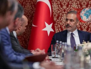 Hakan Fidan, Rus-Türk İş İnsanları Birliği Yönetim Kurulu Üyeleriyle Moskova’da Buluştu