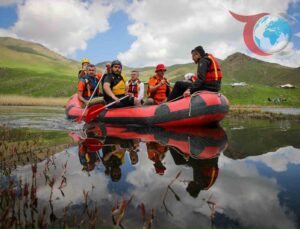 Hakkari Valisi Ali Çelik Mencel Gölü’nde Vatandaşlarla Buluştu