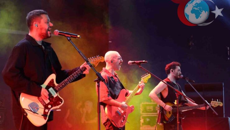 İEÜ Bahar Şenliği Konseri Unutulmaz Geçti