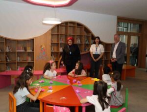 İnegöl Belediyesi Anneler Gününde Miniklere El Yapımı Hediyeler Hazırlattı