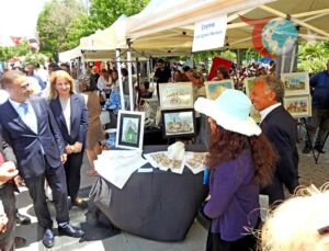 İzmir’de Hayat Boyu Öğrenme Coşkusu: Selçuk Sergisi Büyülüyor