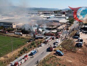İzmir’de Sandalye Fabrikasında Yangın Panik Yarattı