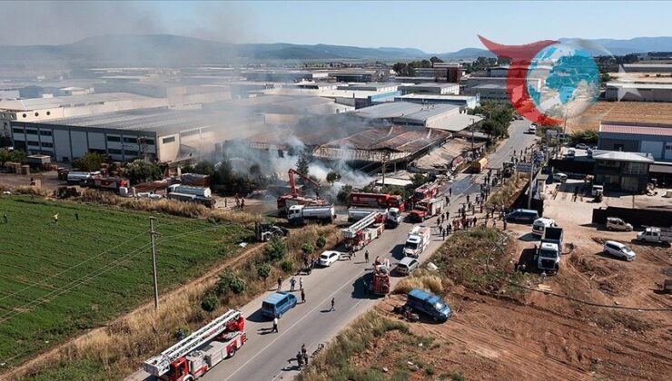 İzmir’de Sandalye Fabrikasında Yangın Panik Yarattı