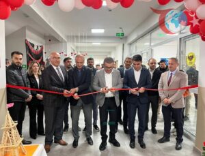 Kağızman Yatılı Ortaokulu Öğrencilerinin Yılsonu Sergisi Açıldı