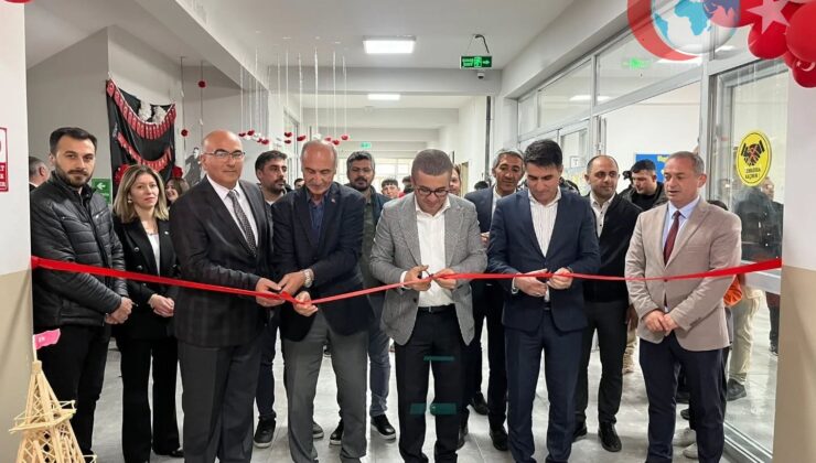 Kağızman Yatılı Ortaokulu Öğrencilerinin Yılsonu Sergisi Açıldı