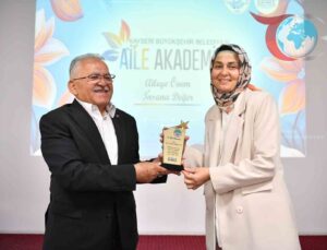 Kayseri Büyükşehir Belediye Başkanı Aile Akademisi’ni Ziyaret Etti