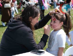 Kocaeli Büyükşehir Belediyesi Kadın ve Çocuklar için Renkli Bir Şenlik Düzenledi