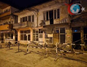 Mahalle Sakinlerini Endişelendiren Binalar