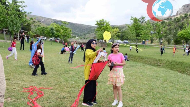 Malatya’da Renkli Uçurtma Şenliği: Gökyüzü Uçurtmalarla Dolu