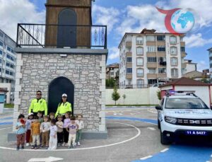 Minik Öğrenciler Trafik Kurallarını Eğlenerek Öğrendi