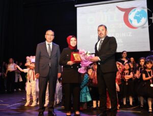 Minik Öğrencilere Mezuniyet Heyecanı