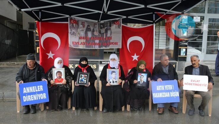 Muş Anne ve Babalar Çocuklarını Bekliyor