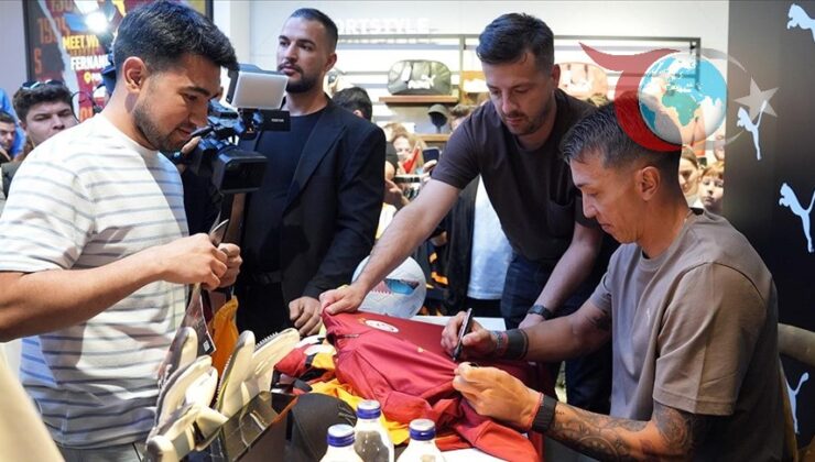 Muslera Hayranları Puma Mağazasında İmza Gününde Bekledi
