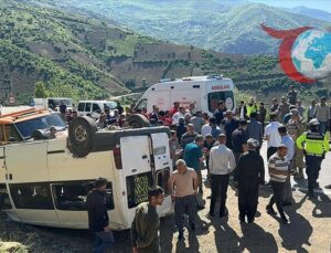 Öğrenci Servisi Kaza Yaptı: Yaralılar Hastaneye Kaldırıldı