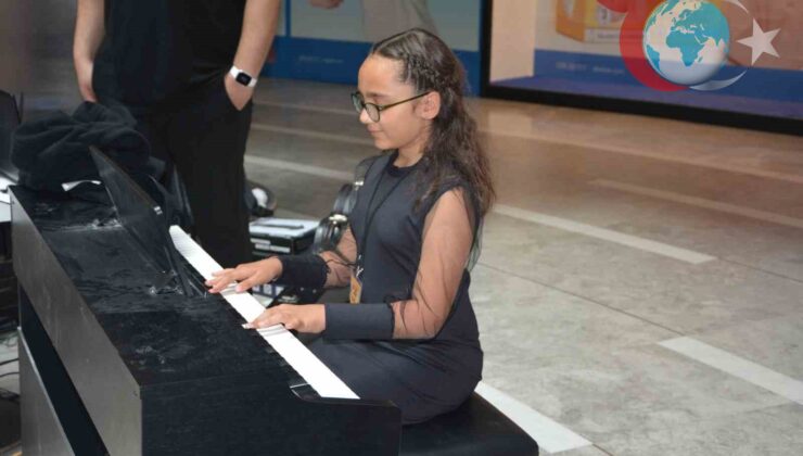 Öğrencilerin Gösterisi Büyük İlgi Çekti