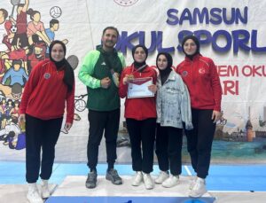 Samsun’da Bilek Güreşi Türkiye Birincisi Hacer Zengin!