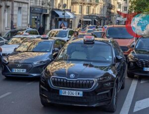 Taksi Şoförleri Paris’te Eylem Düzenledi