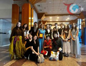 Tiyatro Tutkusu ile Sahneye Devam: Genç Oyuncunun Azmi